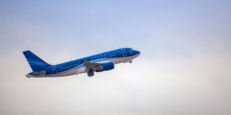 AZAL начинает выполнять специальные рейсы Баку-Москва-Баку