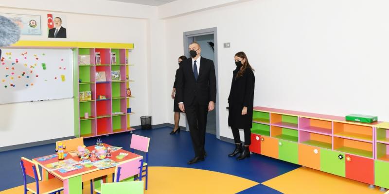 President Ilham Aliyev and first lady Mehriban Aliyeva viewed conditions created at school-lyceum No 3 in Khirdalan city