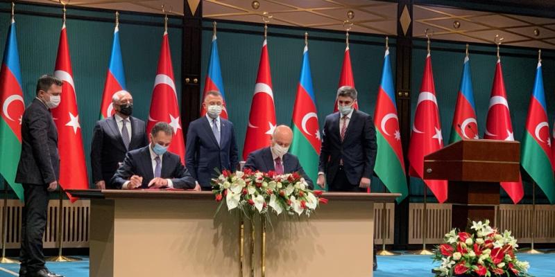 Азербайджан и Турция подписали меморандум о сотрудничестве в сфере транспорта и связи