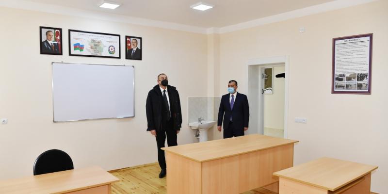 В бакинском поселке Рамана состоялась церемония предоставления квартир семьям шехидов и инвалидам войны. В церемонии принял участие Президент Ильхам Алиев