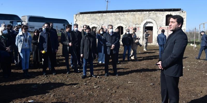 Зарубежные дипломаты и военные атташе посетили освобожденное от оккупации село Мердинли Физулинского района
