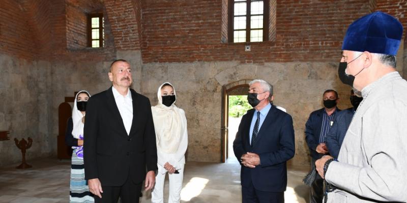 Президент Ильхам Алиев посетил Албанскую церковь Святой Девы Марии в поселке Нидж Габалинского района