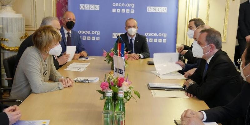 Министр иностранных дел Джейхун Байрамов встретился в Вене с генеральным секретарем ОБСЕ Хельгой Шмид