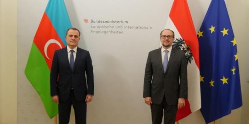 Состоялся разговор министра иностранных дел Джейхуна Байрамова со специальным представителем Европейского Союза на Южном Кавказе Тойво Клааром