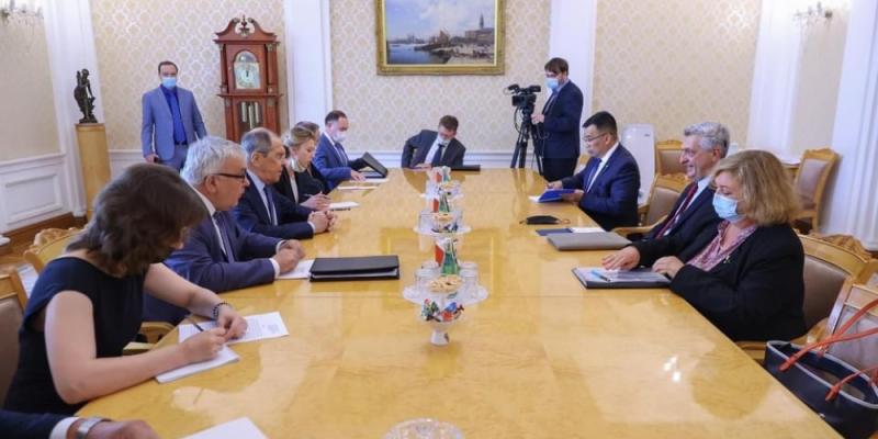 Глава МИД РФ и верховный комиссар обсудили возвращение беженцев в Карабах