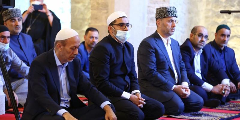 В мечети Юхары Говхерага в Шуше совершен джамаат-намаз, прозвучал азан