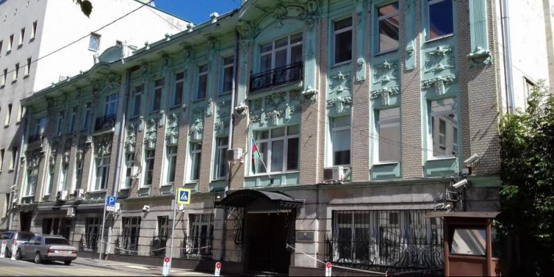 Посольство призывает граждан Азербайджана в РФ урегулировать правовой статус