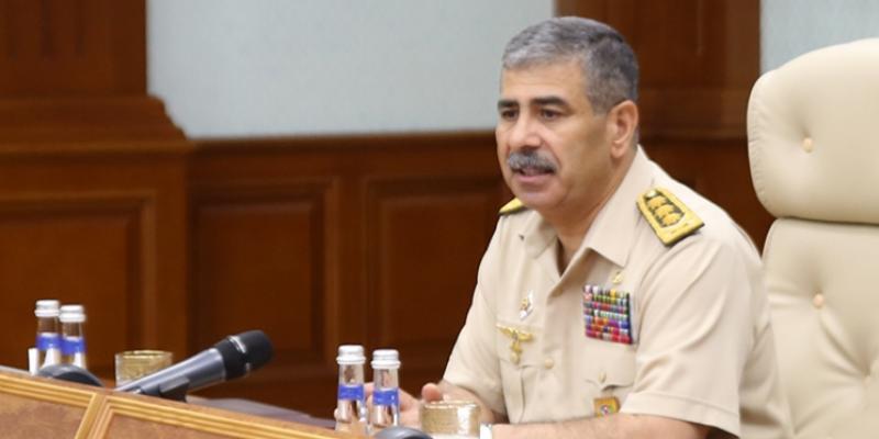 Министр обороны провел служебное совещание