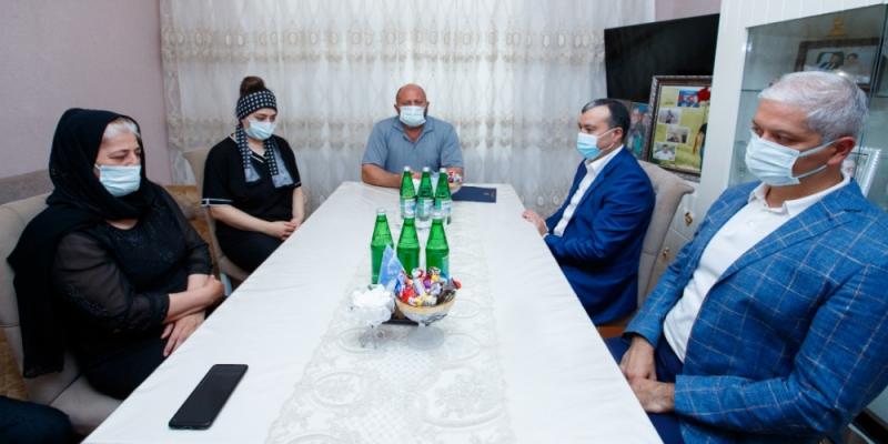 От имени Президента Ильхама Алиева семьям погибших в Кяльбаджаре журналистов вручены документы на квартиры