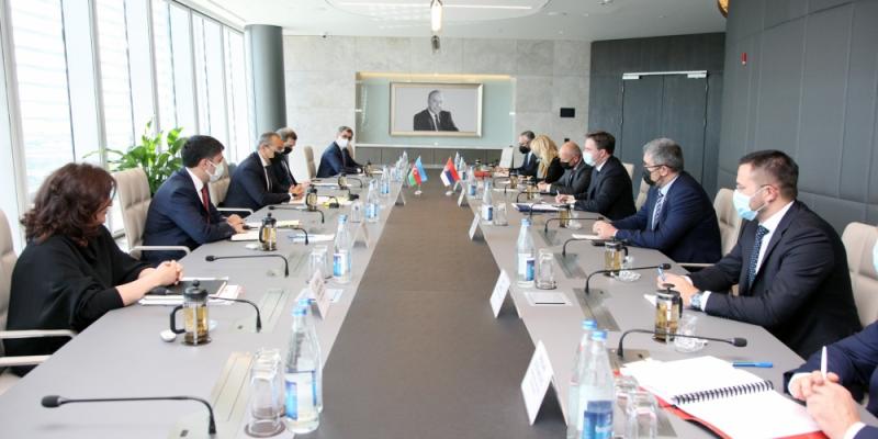 Обсуждены вопросы об участии сербских инвесторов и компаний в восстановлении освобожденных территорий