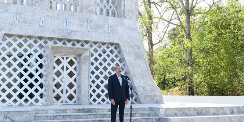 Президент Ильхам Алиев и первая леди Мехрибан Алиева приняли участие в открытии Дней поэзии Вагифа в Шуше