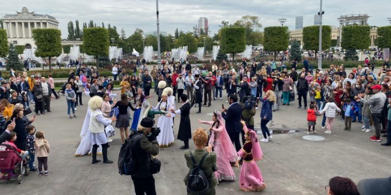 “Azərbaycan” pavilyonunda “Moskva-Bakı: qəlblər birləşdirir” adlı bayram tədbiri keçirilib