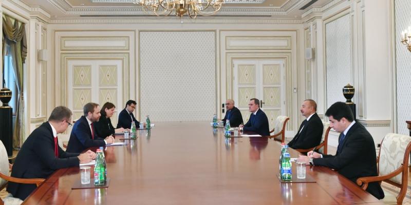 Президент Ильхам Алиев принял министра иностранных дел Чешской Республики