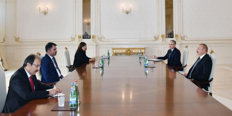 Президент Ильхам Алиев принял министра окружающей среды и градостроительства Турции