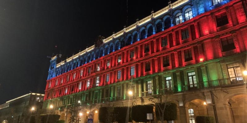 Столица Мексики расцвечена в цвета азербайджанского флага