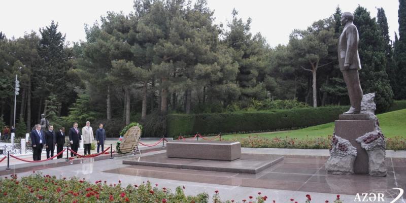 Руководитель эстонско-азербайджанской межпарламентской группы дружбы посетил Аллею почетного захоронения и Шехидляр хиябаны