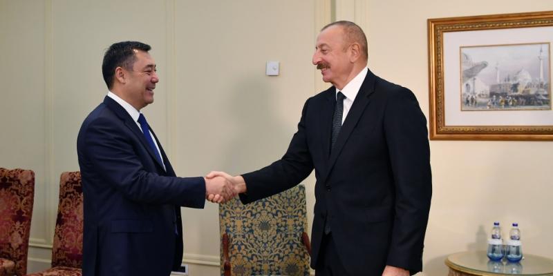 Президент Ильхам Алиев встретился в Стамбуле с Президентом Кыргызстана Садыром Жапаровым