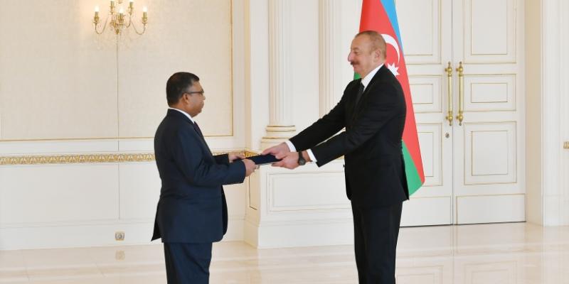 Президент Ильхам Алиев принял верительные грамоты новоназначенного посла Бангладеш в нашей стране