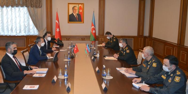 Министр обороны встретился с председателем правления компании ASELSAN