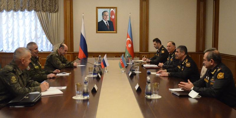 Azerbaijan`s defense minister meets with new Commander of Russian peacekeeping forces