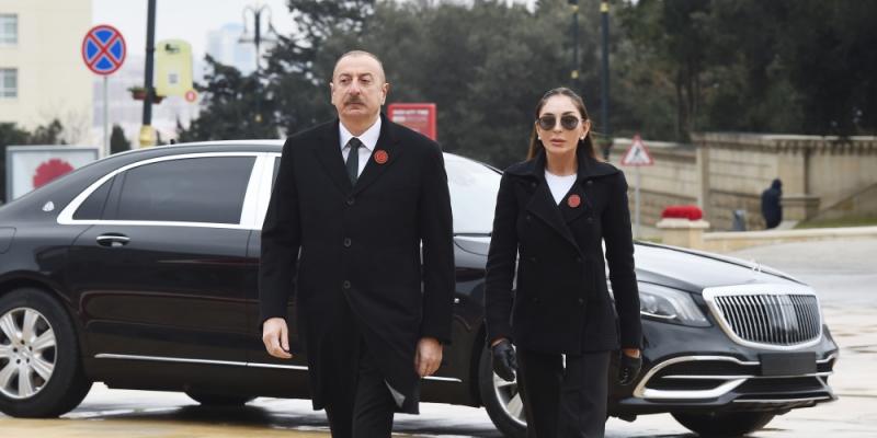 Президент Ильхам Алиев и первая леди Мехрибан Алиева посетили Шехидляр хиябаны в связи с 32-й годовщиной трагедии 20 Января