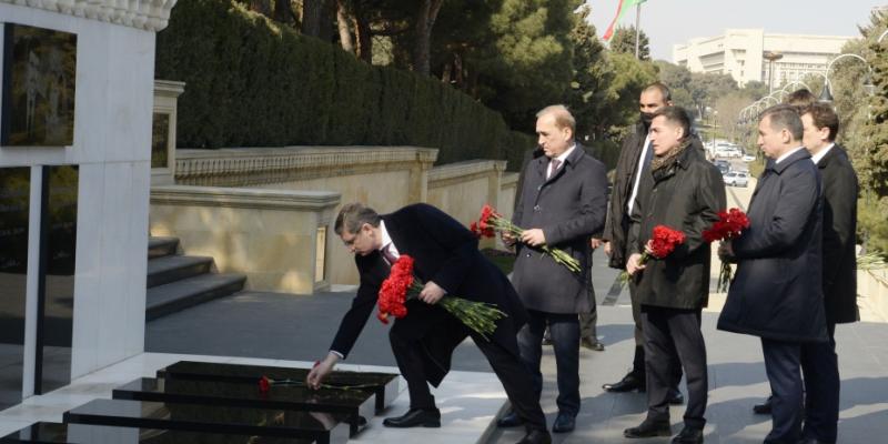 Moldovan parliament speaker pays respect to national leader Heydar Aliyev and Azerbaijani heroes