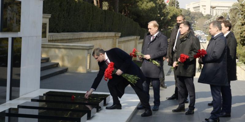 Председатель парламента Молдовы посетил могилу великого лидера и Шехидляр хиябаны