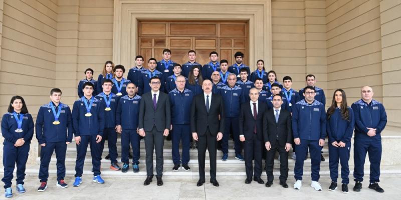 President Ilham Aliyev received members of Azerbaijani team participating in 7th European Wrestling Championships in Bulgaria