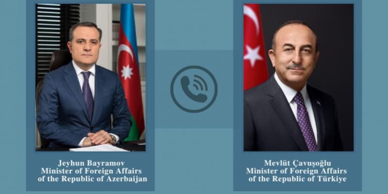 Azerbaijani, Turkish FMs talk over phone