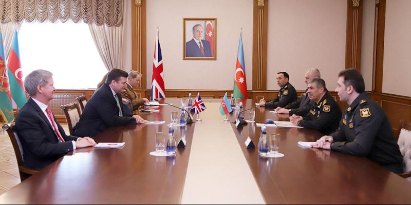 Обсуждены вопросы сотрудничества между Азербайджаном и Великобританией в сфере обороны