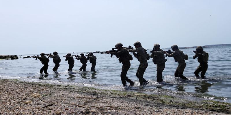 Азербайджанские военнослужащие осуществили мероприятия по проникновению в тыл противника по морю и обезвреживанию террористов