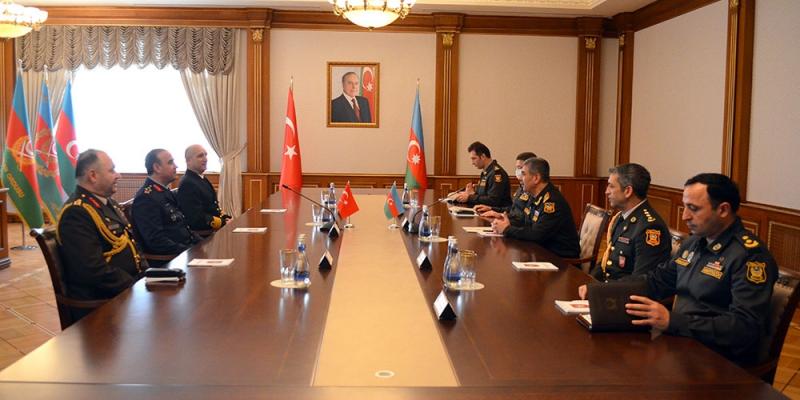 Министр обороны Азербайджана встретился с делегацией Генерального штаба Турции