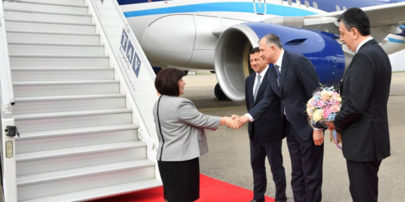 Парламентская делегация во главе с председателем Милли Меджлиса Сахибой Гафаровой прибыла с официальным визитом в Грузию