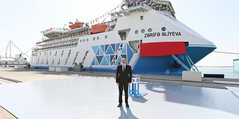 Президент Ильхам Алиев принял участие в церемонии сдачи в эксплуатацию судна-парома «Зарифа Алиева»