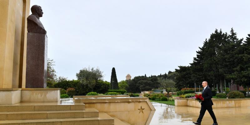 Президент Ильхам Алиев почтил память сынов Азербайджана, погибших за Победу над фашизмом