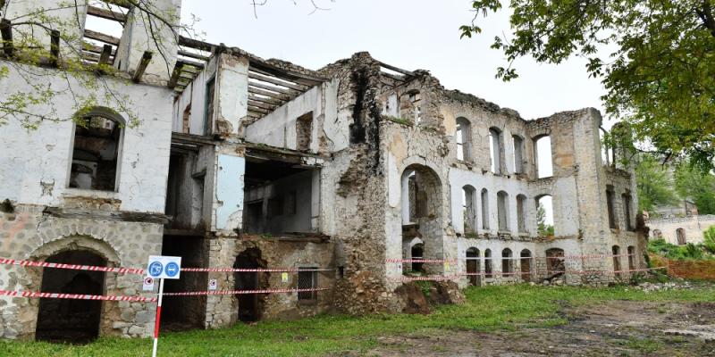 Ознакомление с работами по восстановлению дома известного тариста Садыгджана в Шуше