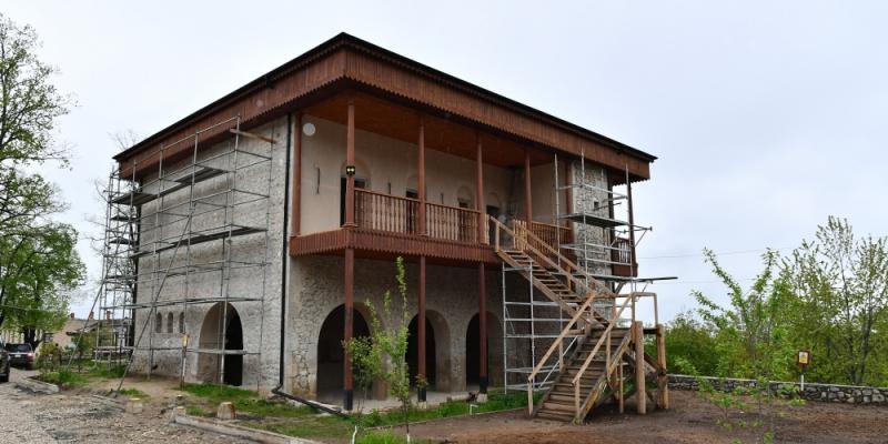 Восстановительные работы в комплексе имения Мехмандаровых в Шуше также проводятся Фондом Гейдара Алиева