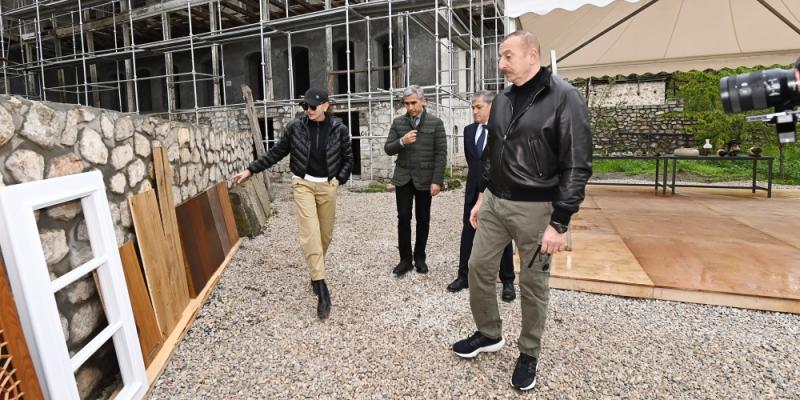 Президент Ильхам Алиев и первая леди Мехрибан Алиева побывали на территории, где будет размещаться Shusha Boutique Hotel