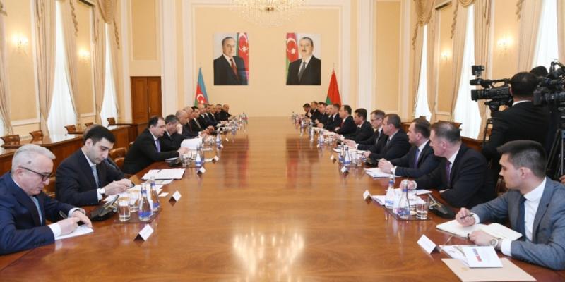 Премьер-министр Али Асадов встретился с премьер-министром Беларуси Романом Головченко