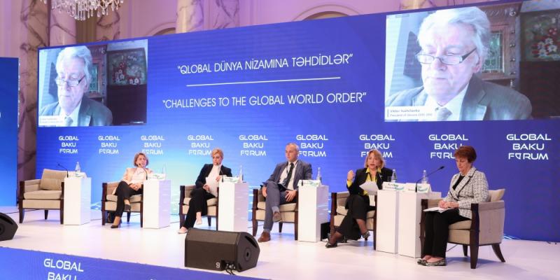 IX Глобальный Бакинский форум продолжил работу в панельных заседаниях