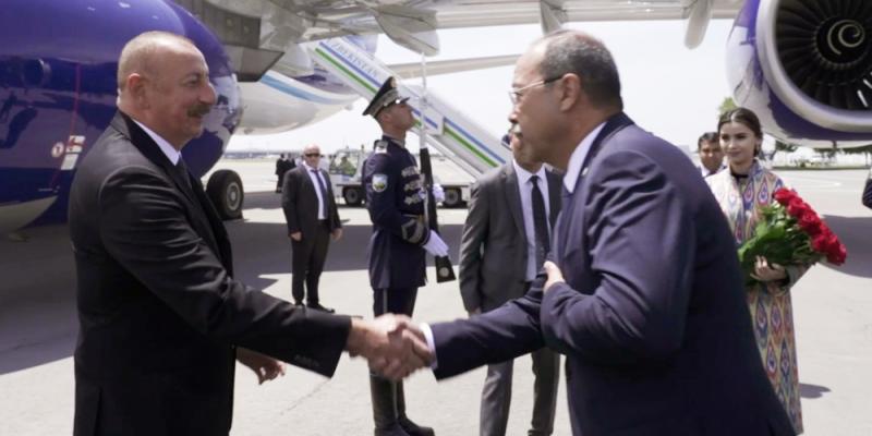 Президент Азербайджана Ильхам Алиев прибыл с государственным визитом в Узбекистан 
