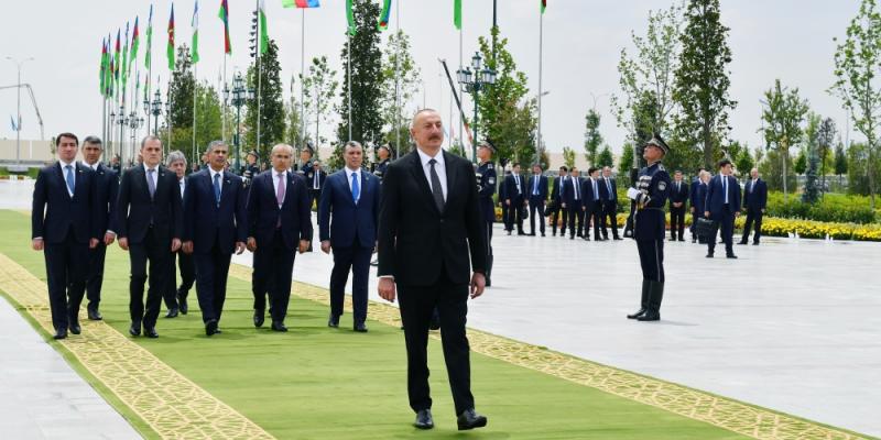President Ilham Aliyev visited Independence Monument in Tashkent