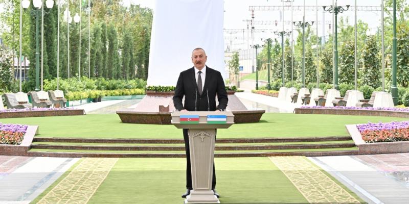 Президент Азербайджана Ильхам Алиев и Президент Узбекистана Шавкат Мирзиёев приняли участие в открытии площади Гейдара Алиева в Ташкенте