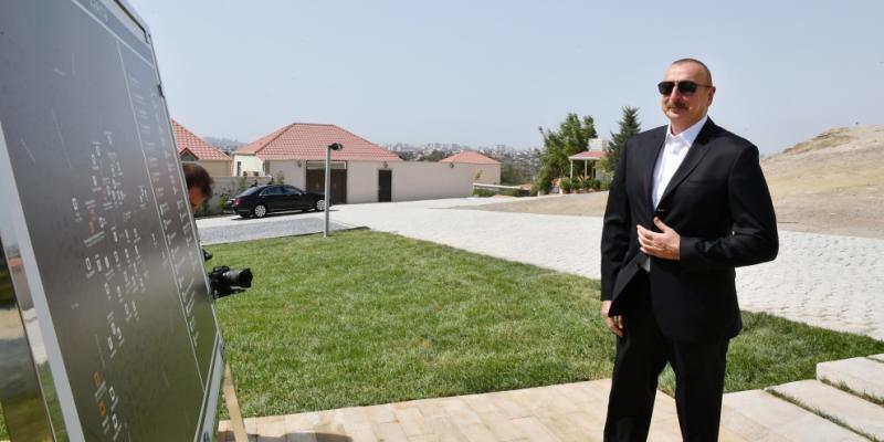 Президент Ильхам Алиев ознакомился с работами по благоустройству в поселке Рамана