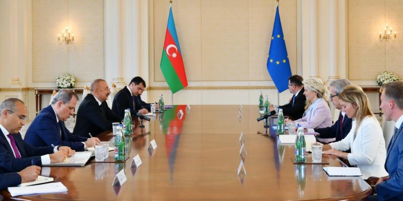 Состоялась встреча Президента Ильхама Алиева с президентом Европейской комиссии в расширенном составе 