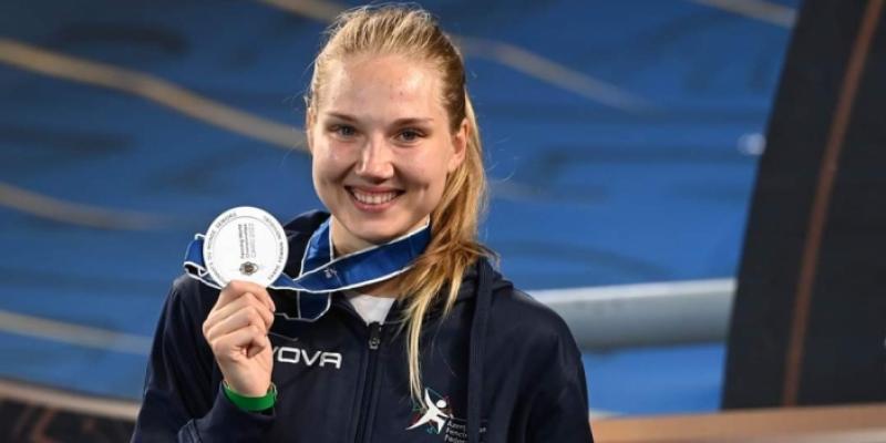 Anna Başta qılıncoynatma üzrə dünya çempionatının gümüş medalına sahib olub