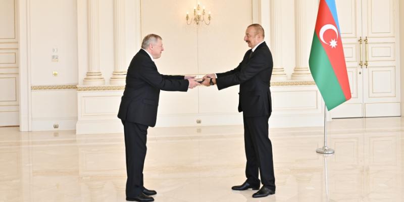 Президент Ильхам Алиев принял верительные грамоты новоназначенного посла Словакии в нашей стране