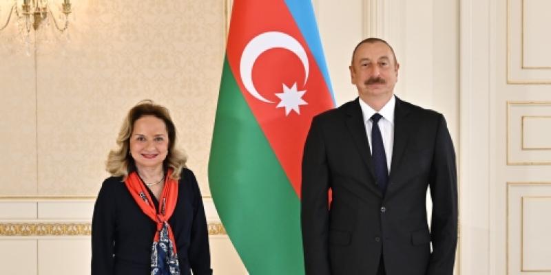 Президент Ильхам Алиев принял верительные грамоты новоназначенного посла Панамы в Азербайджане