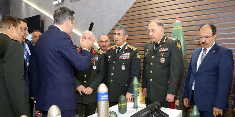 Министр обороны Закир Гасанов и начальник генерального штаба Турции Яшар Гюлер посетили выставку ADEX