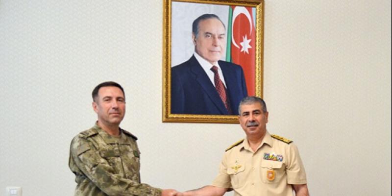 Министр обороны встретился с главой турецкого контингента